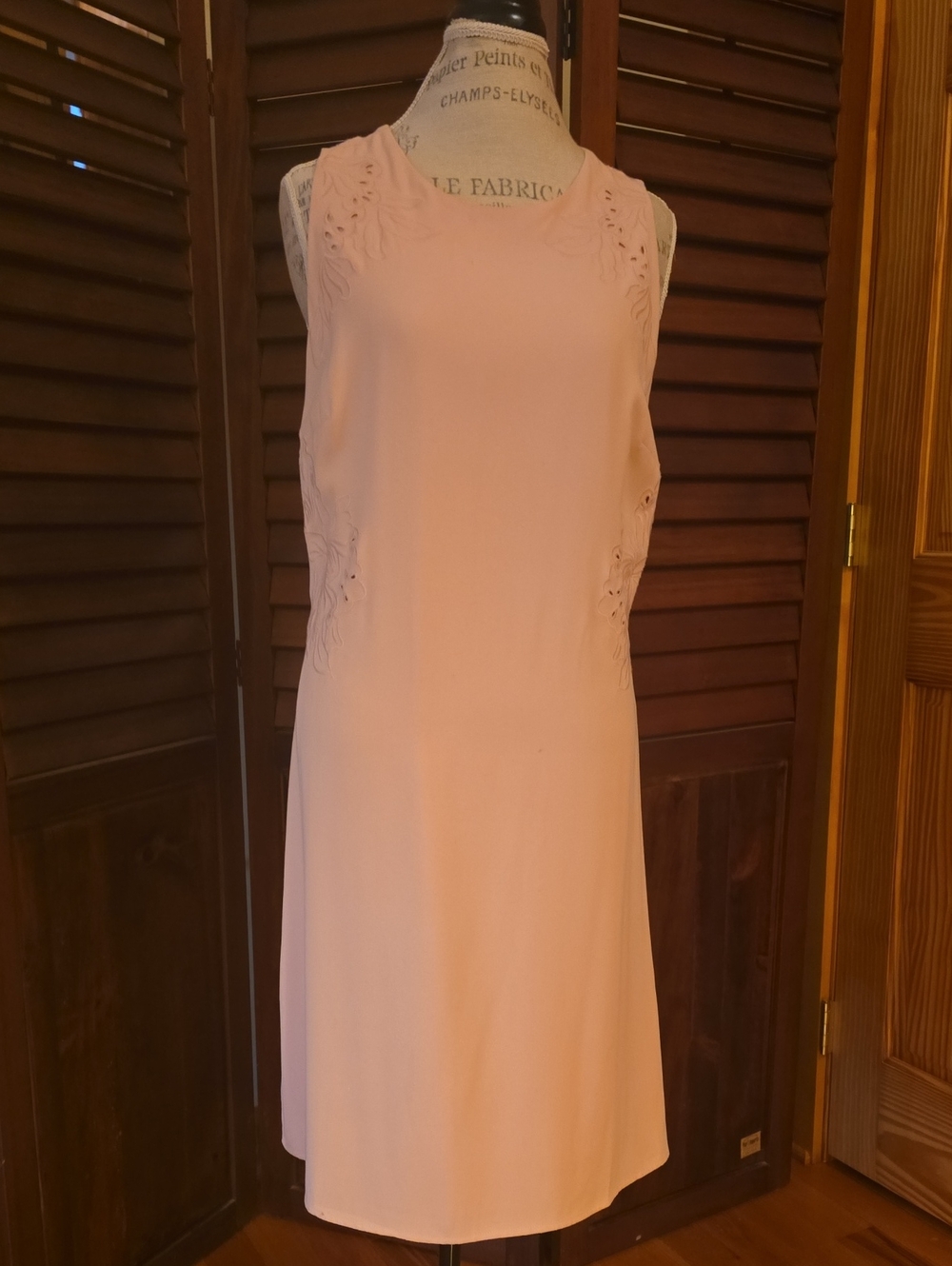 Ann Taylor Sleeveless Shift Dress in Blush Pink